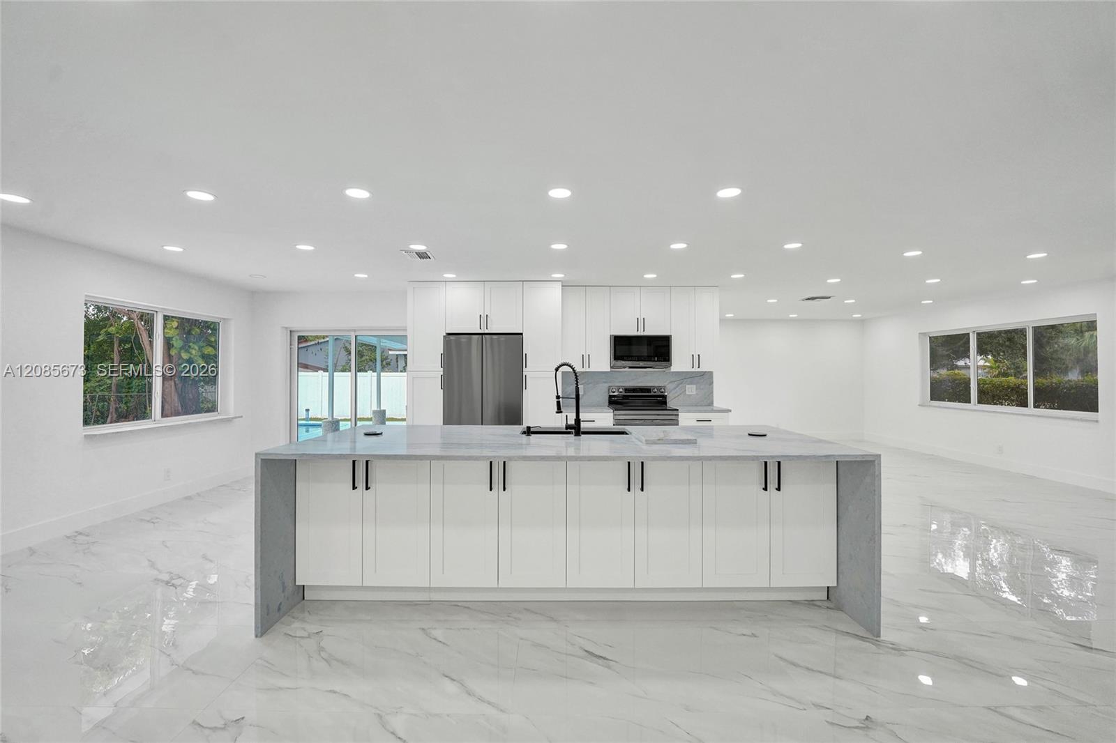 10601 NW 43rd Ct, Coral Springs FL 33065