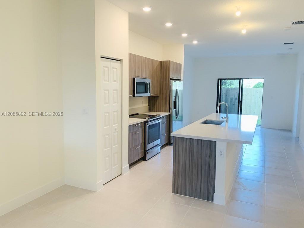 8151 NW 104th Ave # 4, Doral FL 33178