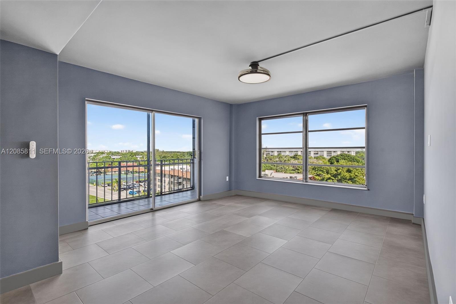 4174 Inverrary Dr # 815, Lauderhill FL 33319