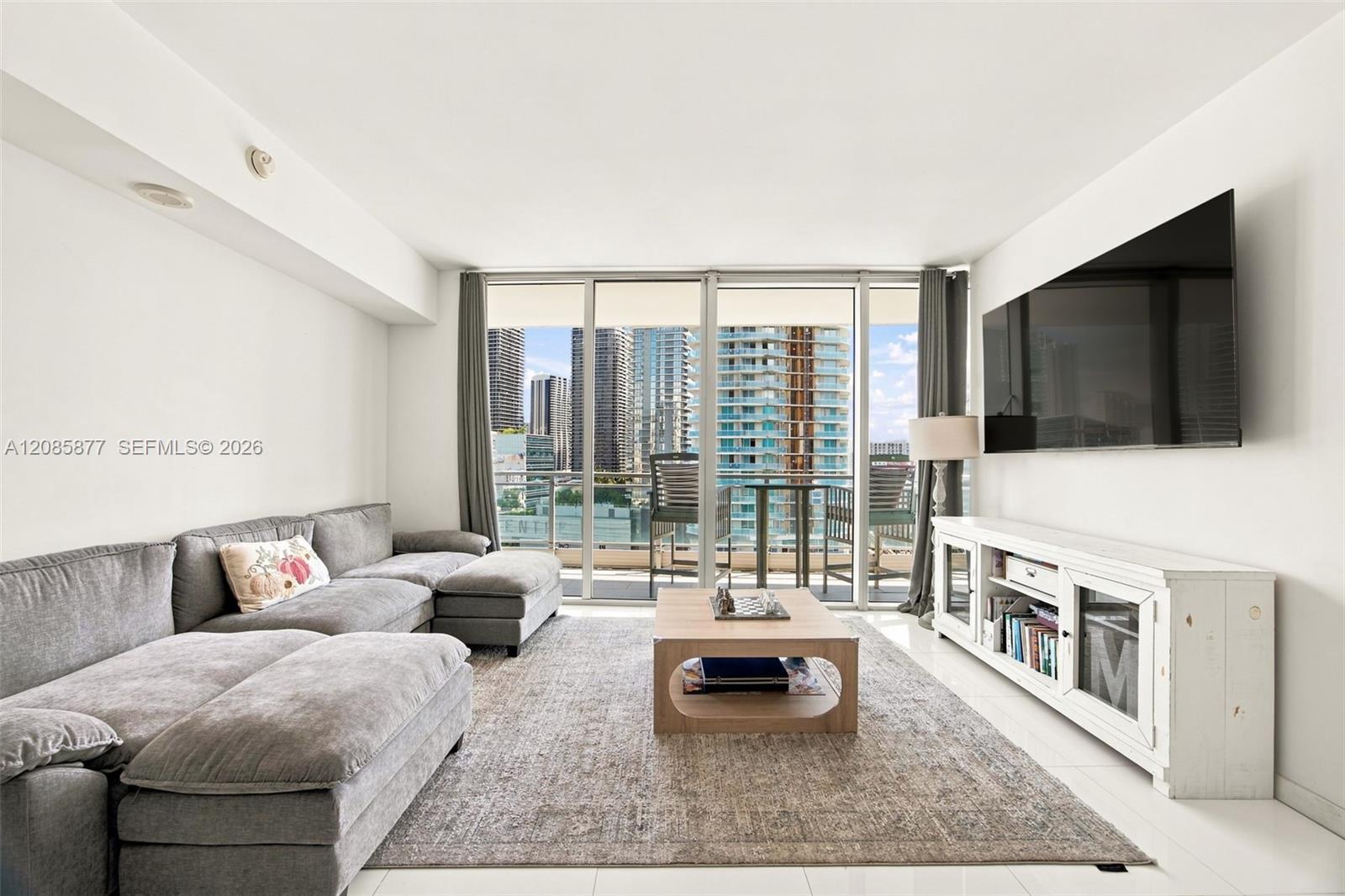 92 SW 3rd St # 2004, Miami FL 33130