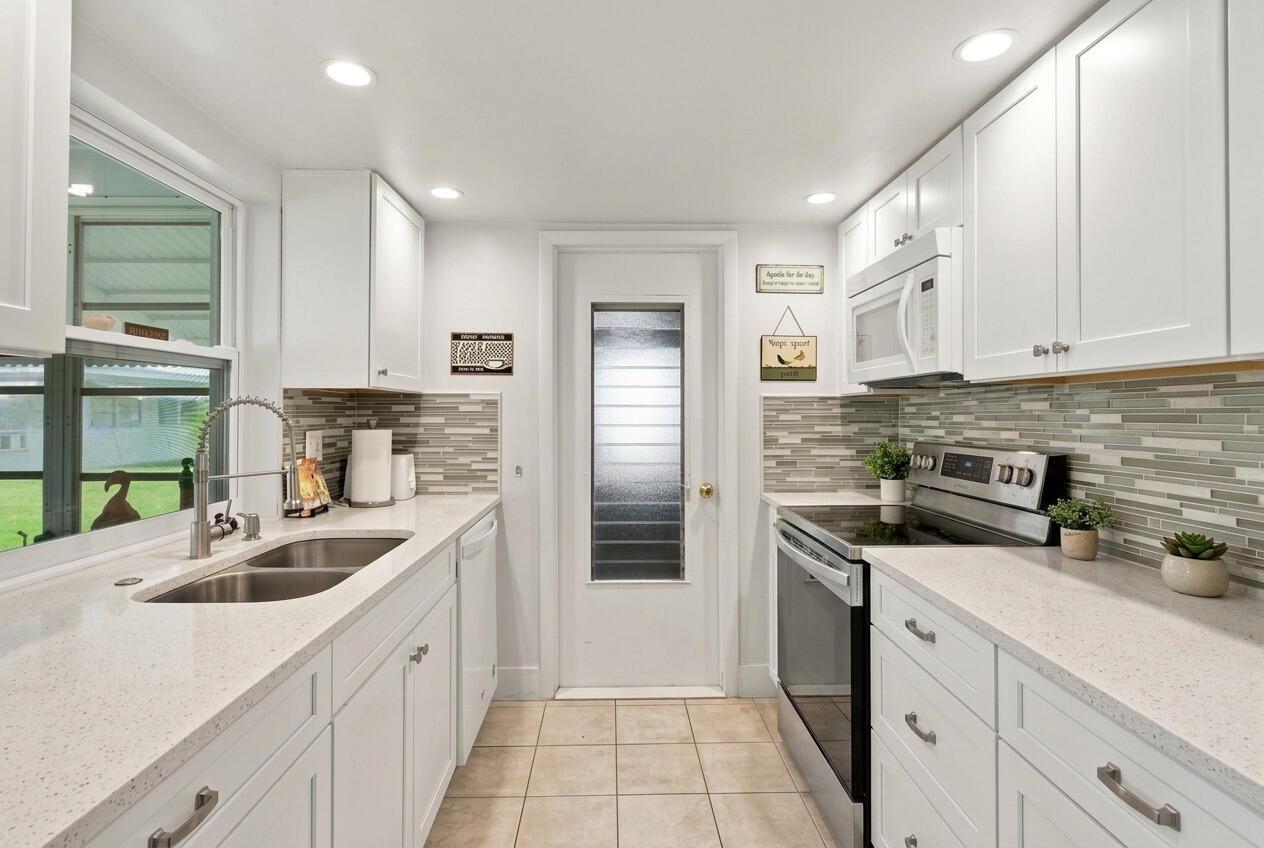1100 Siesta Avenue, Boynton Beach FL 33426