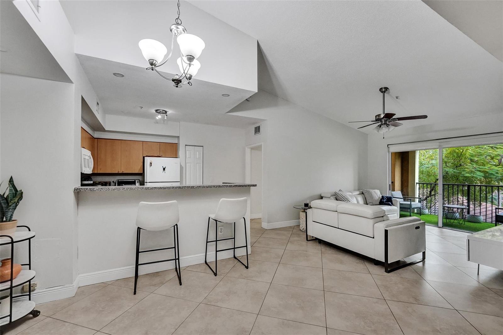 7940 N NOB HILL Road # 304, Tamarac FL 33321
