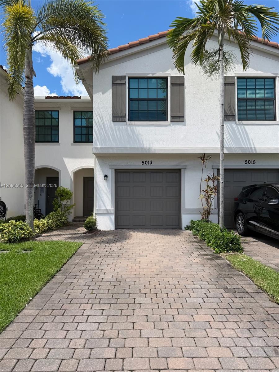 5013 Woods Edge Cir, Riviera Beach FL 33410