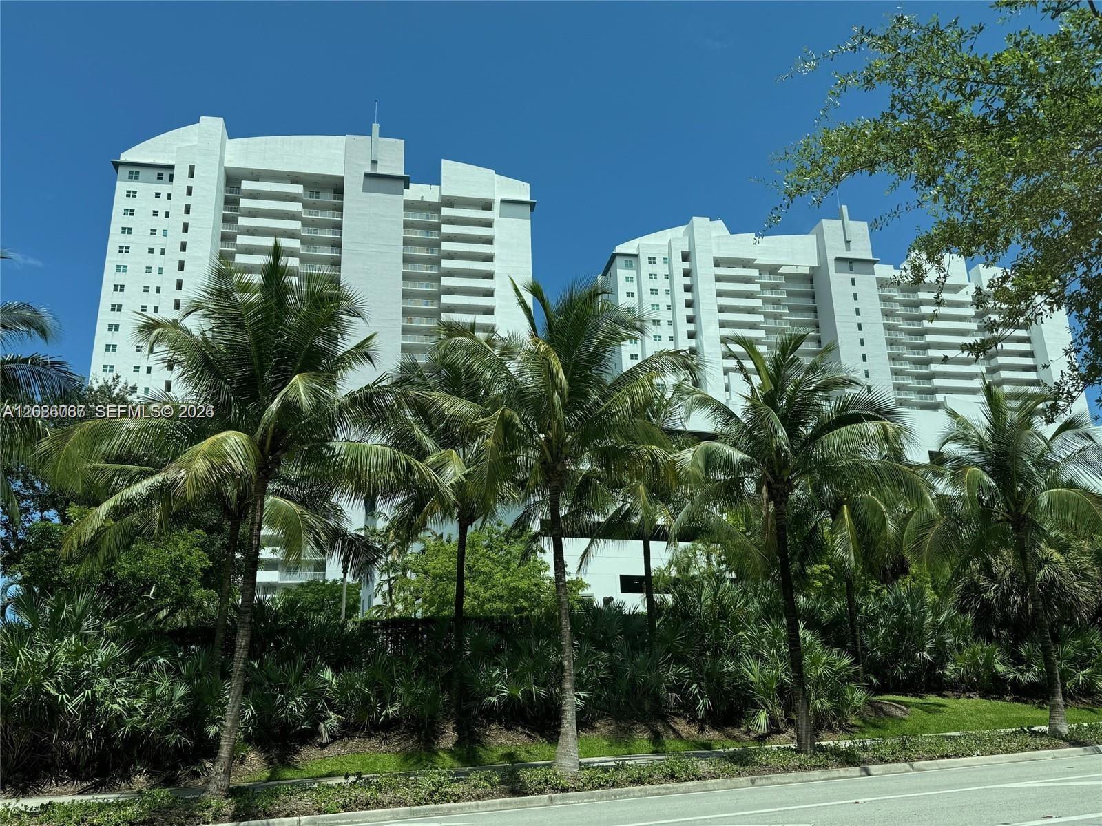 15051 Royal Oaks Ln # 701, North Miami FL 33181