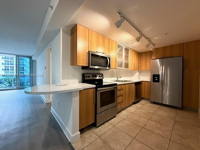 1900 S Treasure Dr # 1H, North Bay Village FL 33141