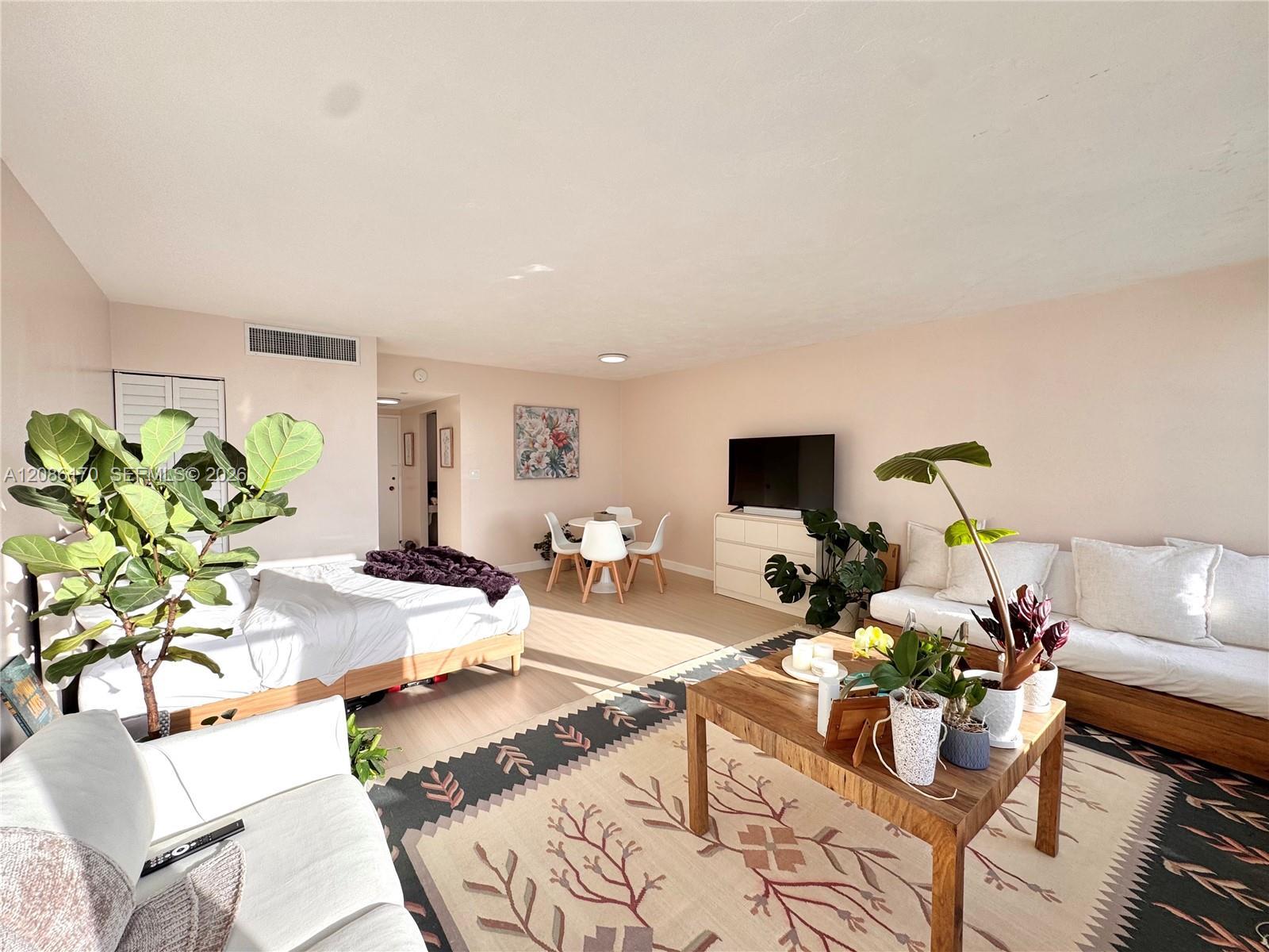 2899 Collins Ave # 550, Miami Beach FL 33140