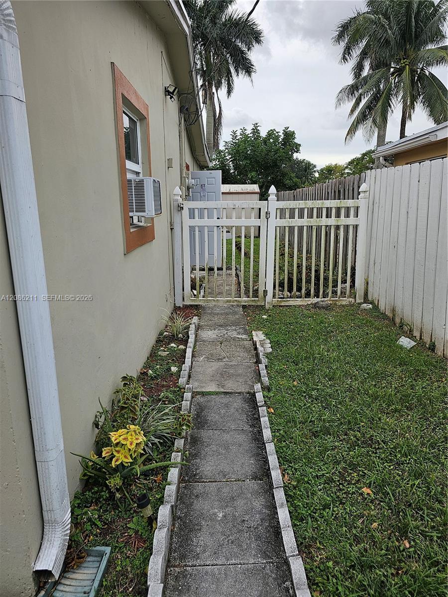 3500 NW 39th St # 0, Lauderdale Lakes FL 33309