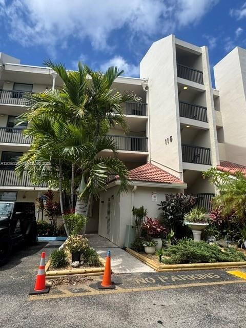 116 Lake Emerald Dr # 202, Oakland Park FL 33309