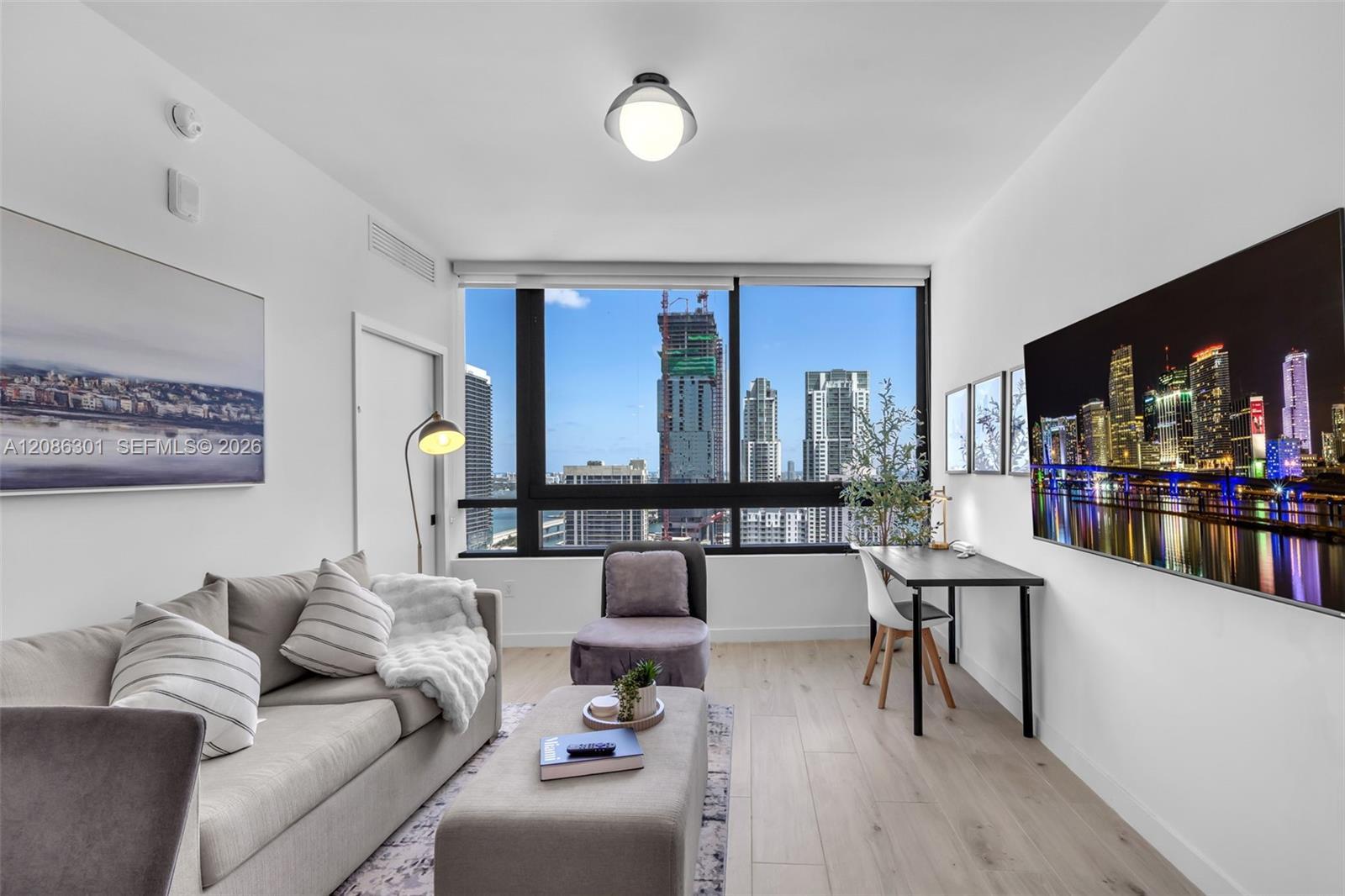 225 N Miami Ave # 3501, Miami FL 33128