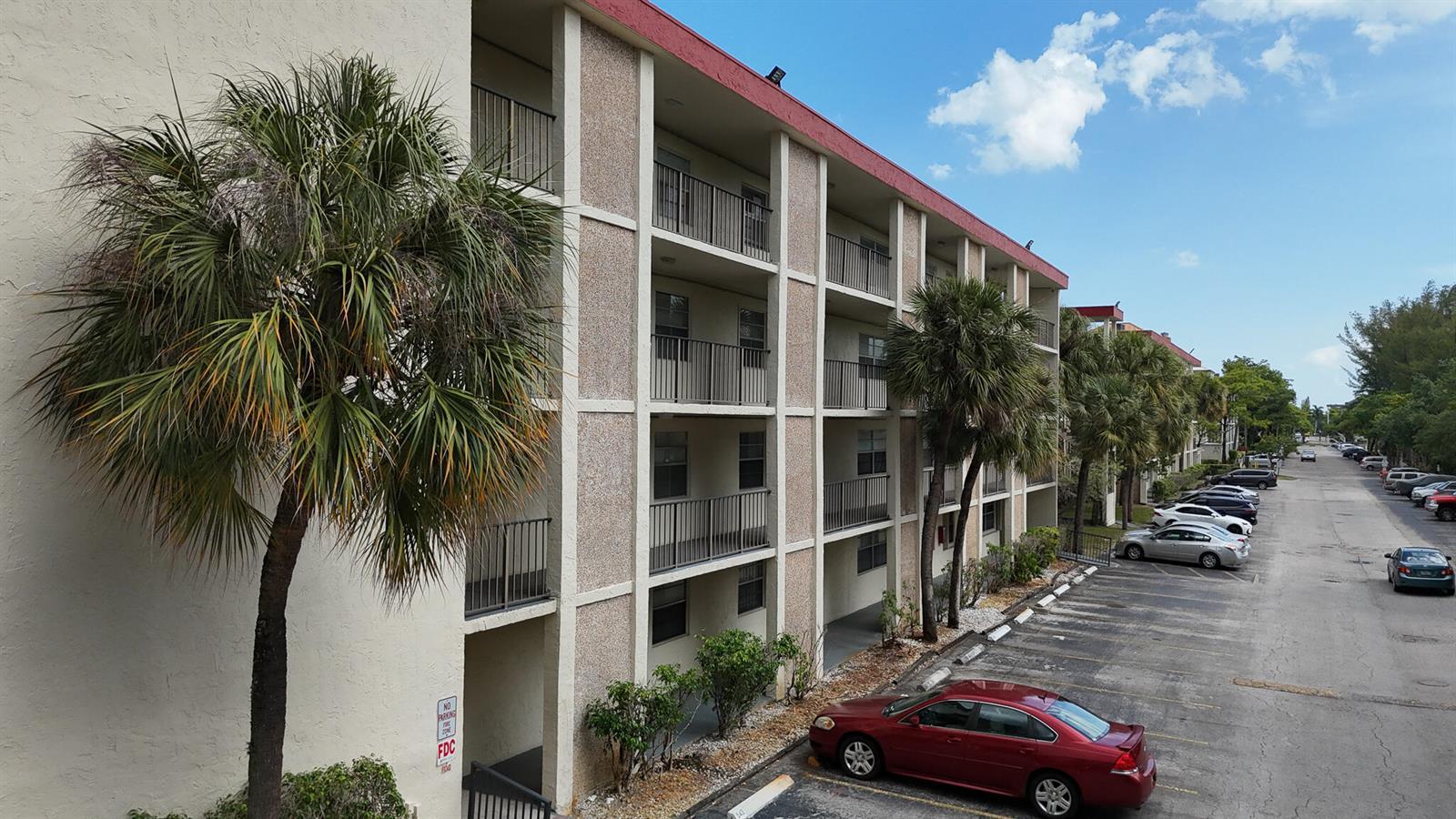 3070 NW 48TH Terrace # 414, Lauderdale Lakes FL 33313