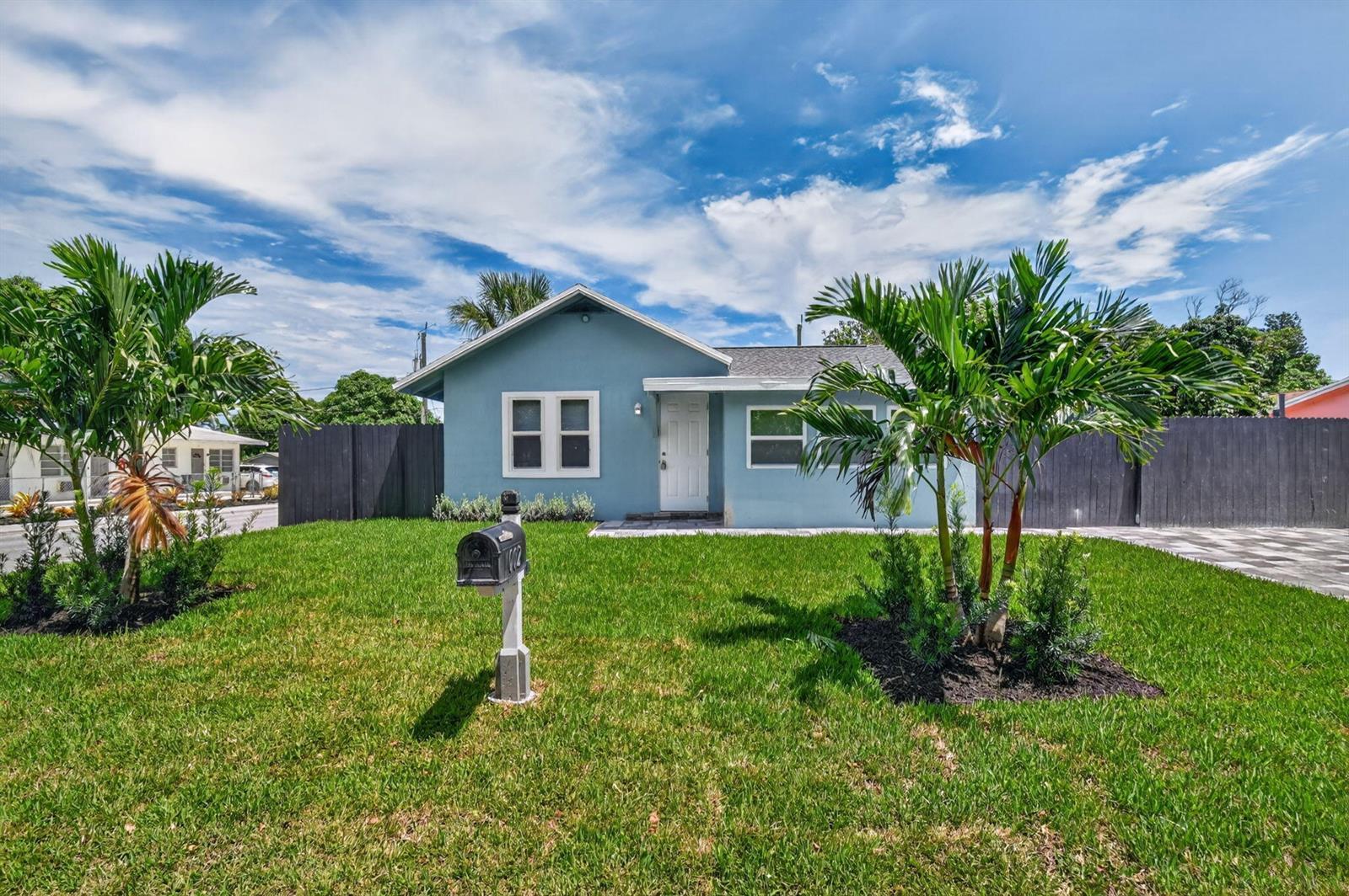 1002 S B Street, FL 33460
