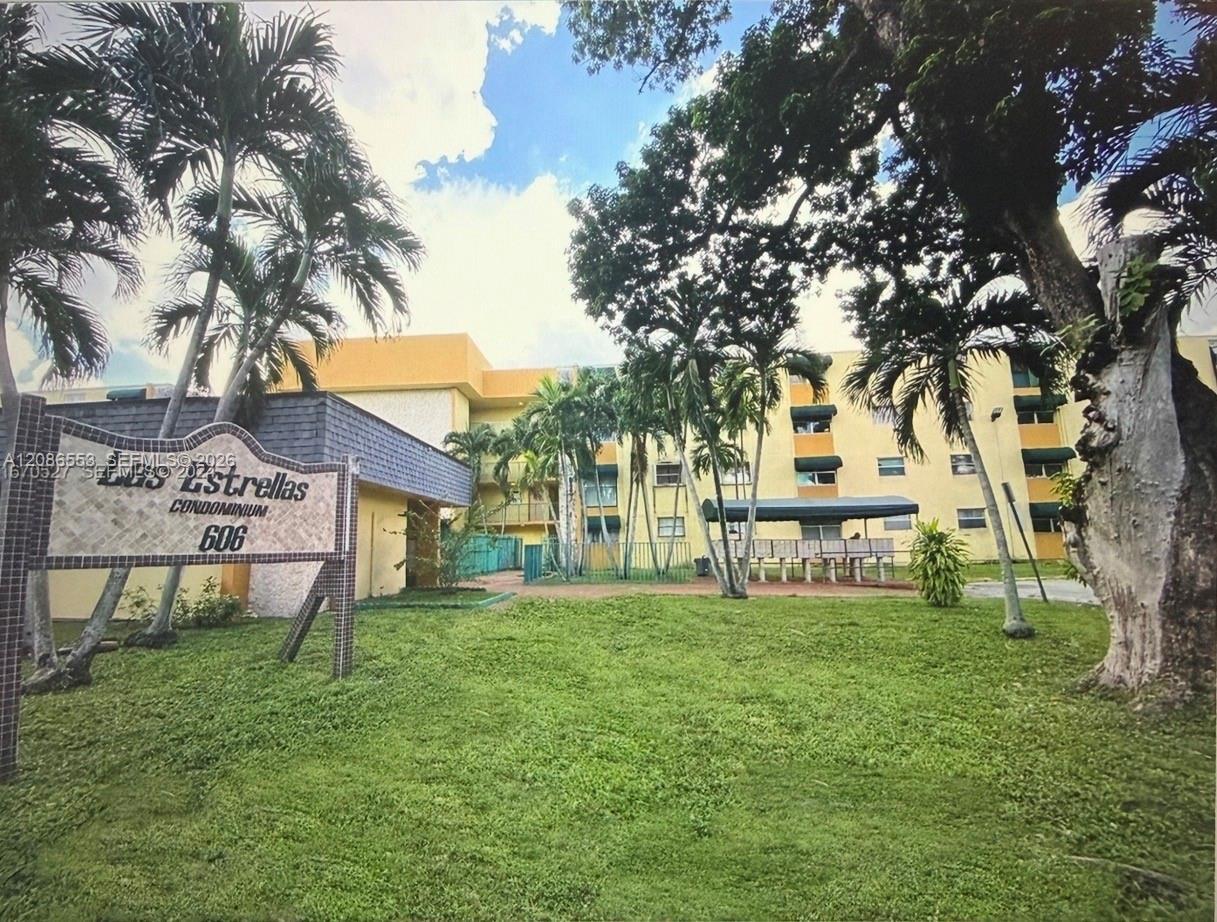 606 W 81st St # 405, Hialeah FL 33014