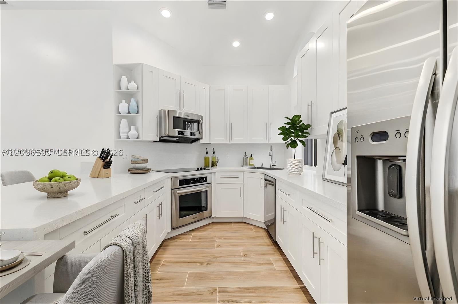 1290 Seagrape Cir, Weston FL 33326