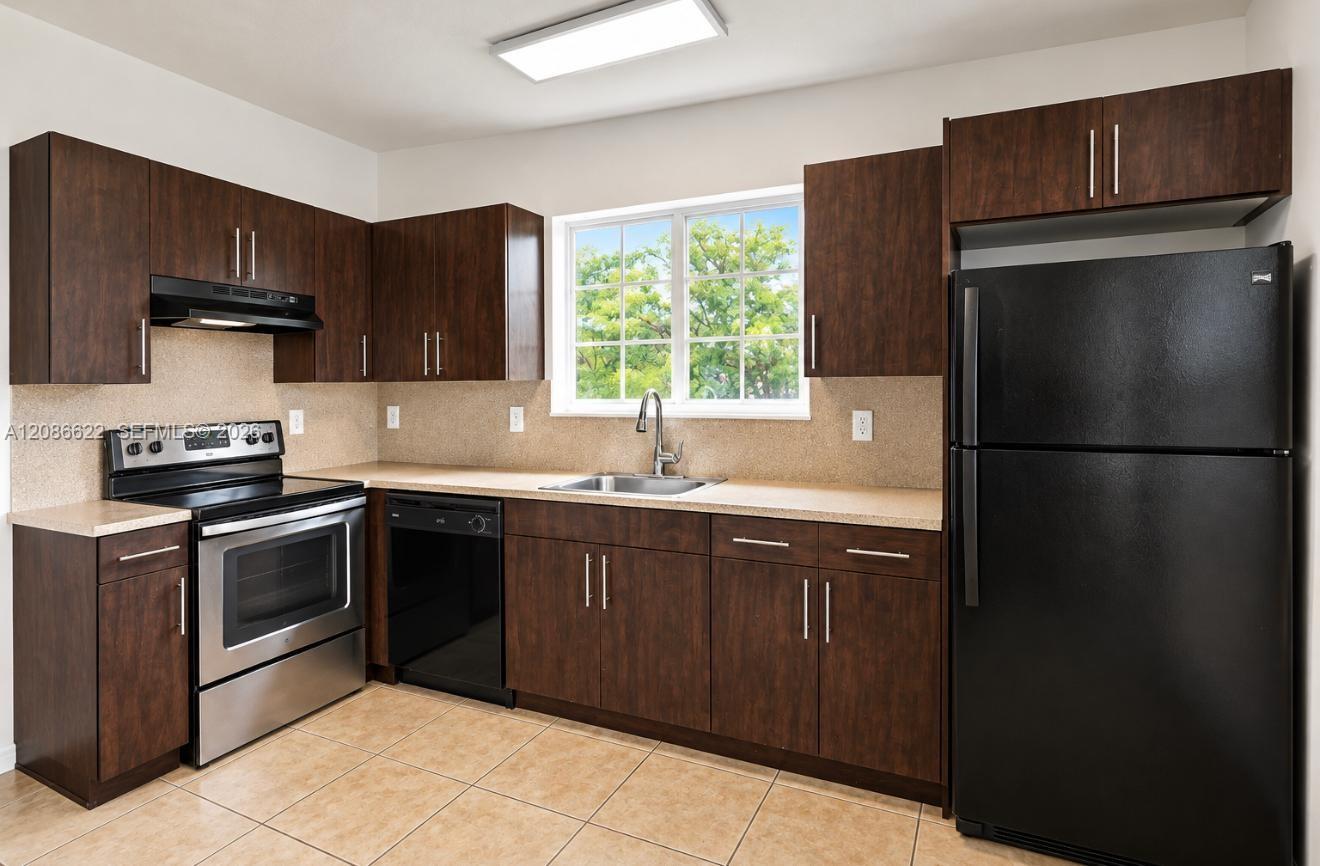13 S Royal Poinciana Blvd # 20, Miami Springs FL 33166