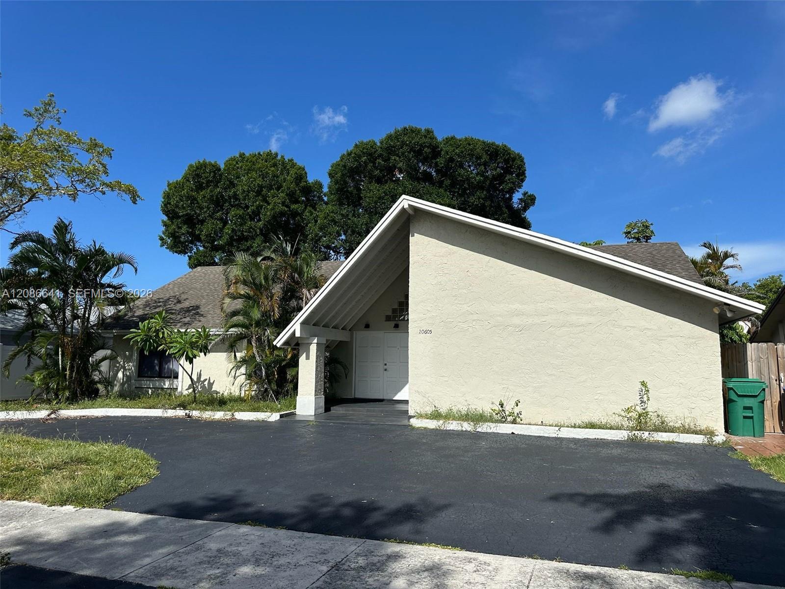 20605 NE 9th Ct # 20605, Miami FL 33179
