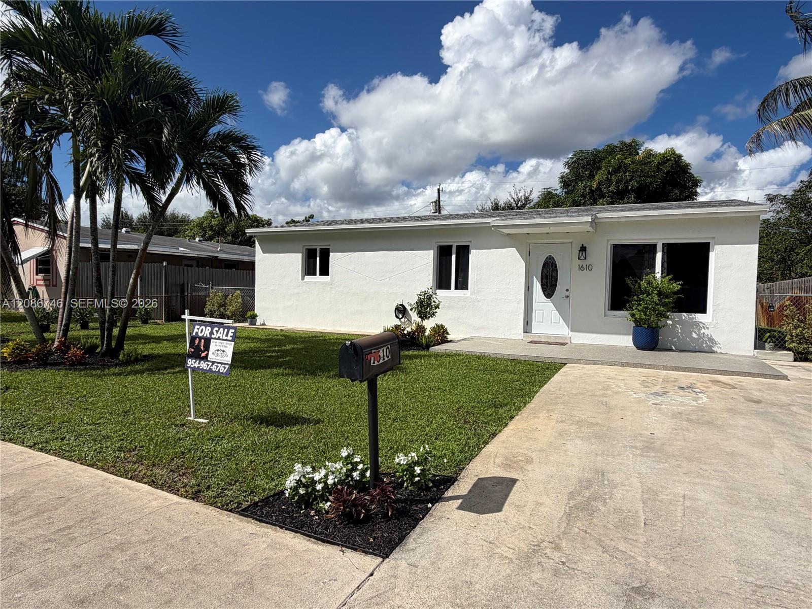 1610 N 70th Ave, Hollywood FL 33024