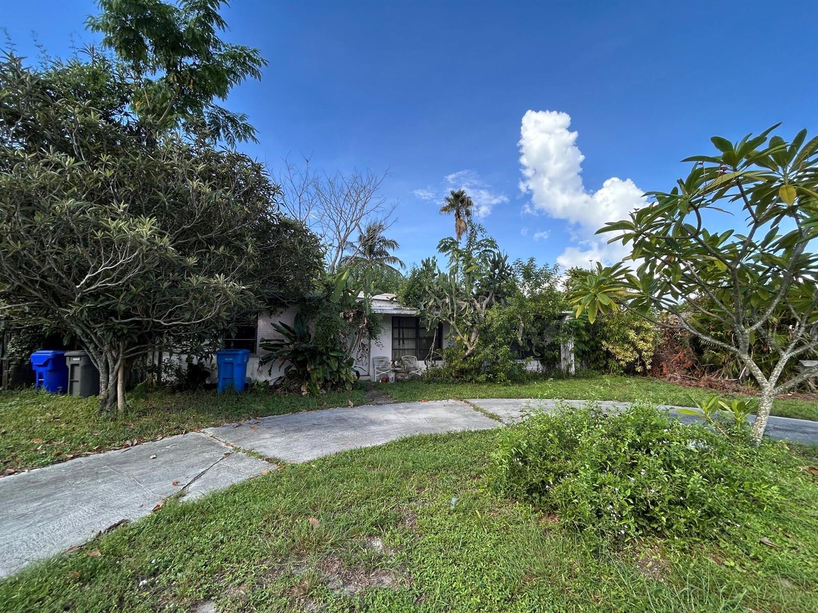 36 THOMAS Road, West Park FL 33023