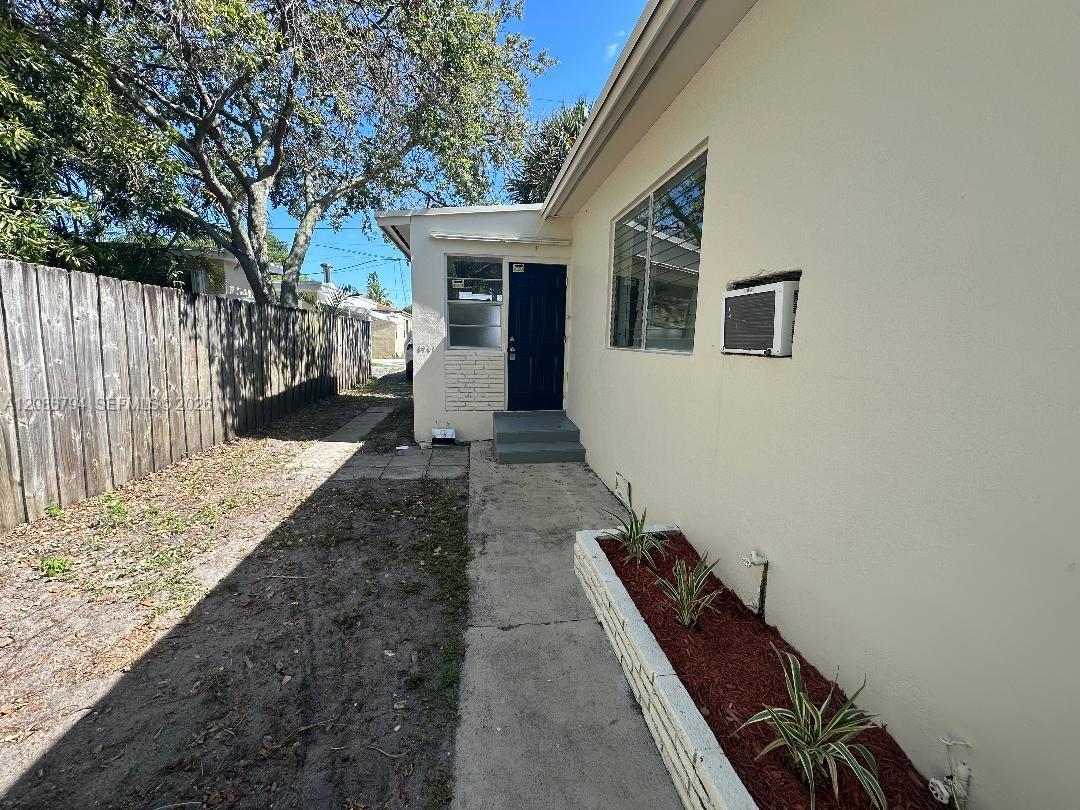 1948 Lincoln St # 2, Hollywood FL 33020