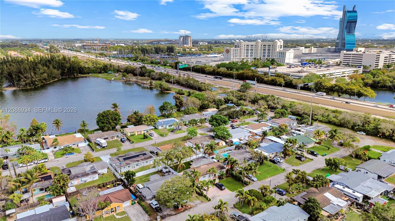 5220 SW 57th St, Davie FL 33314