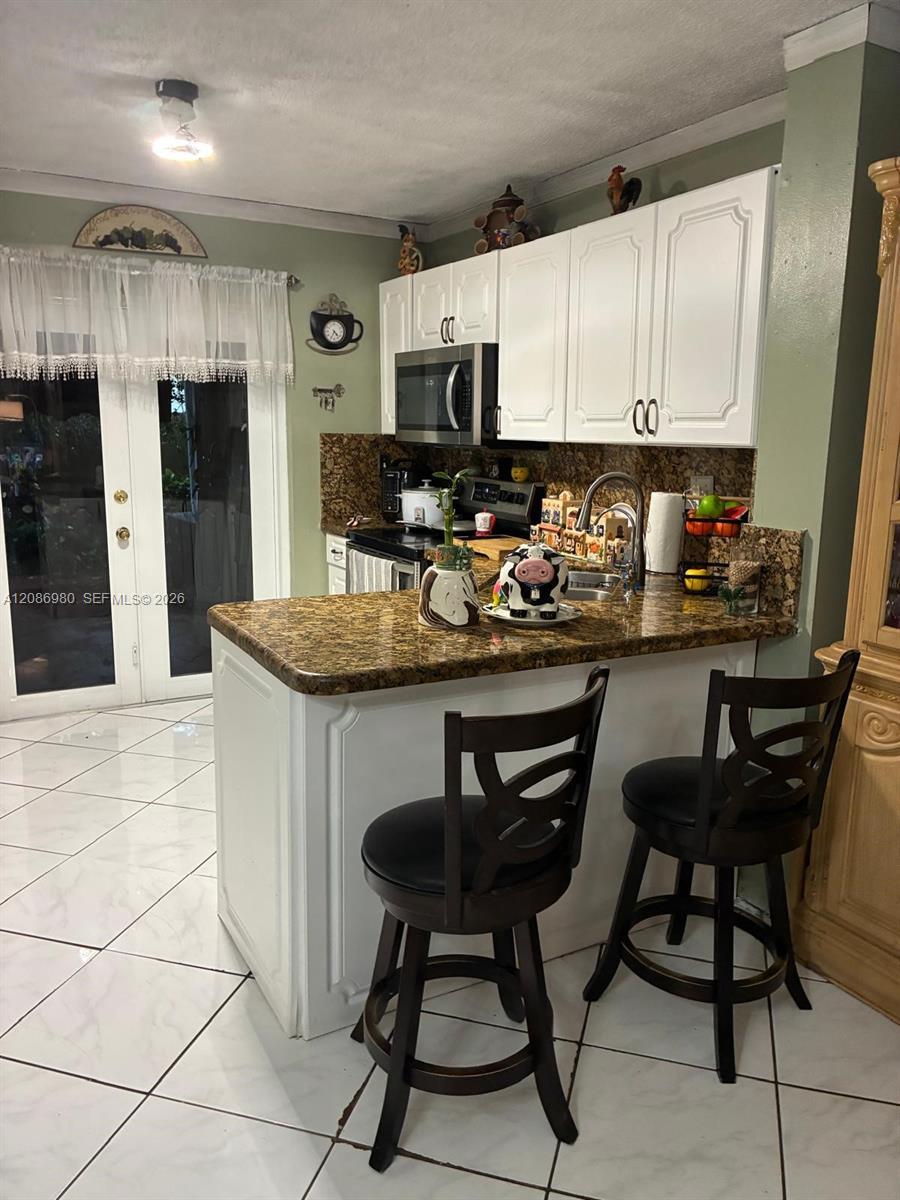 2403 W 76th St # 102, Hialeah FL 33016