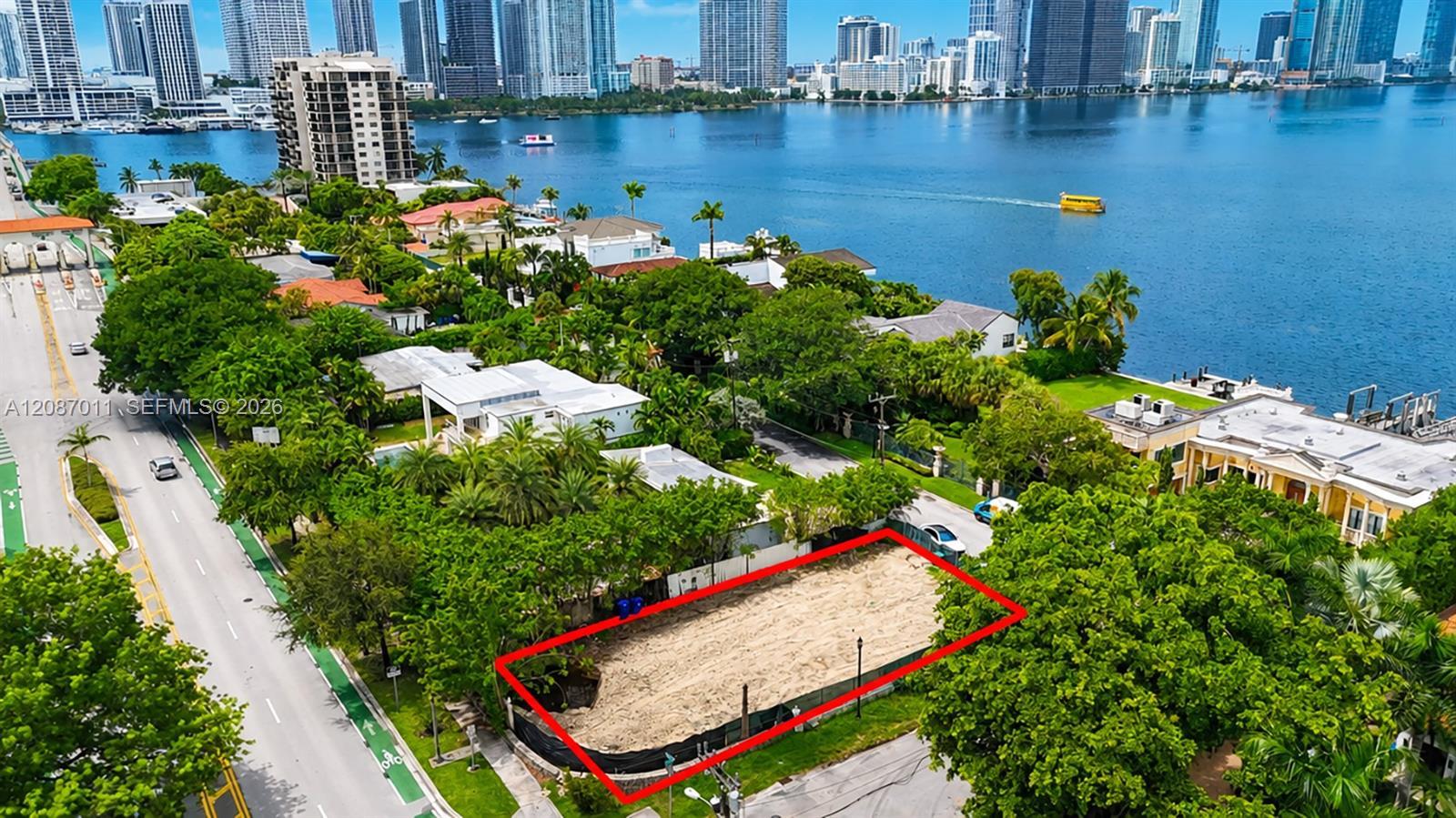 920 N Venetian Dr, Miami FL 33139