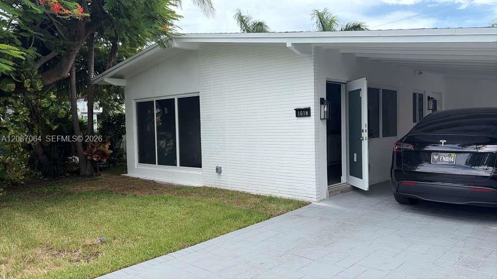 1018 NE 7th St, Hallandale Beach FL 33009