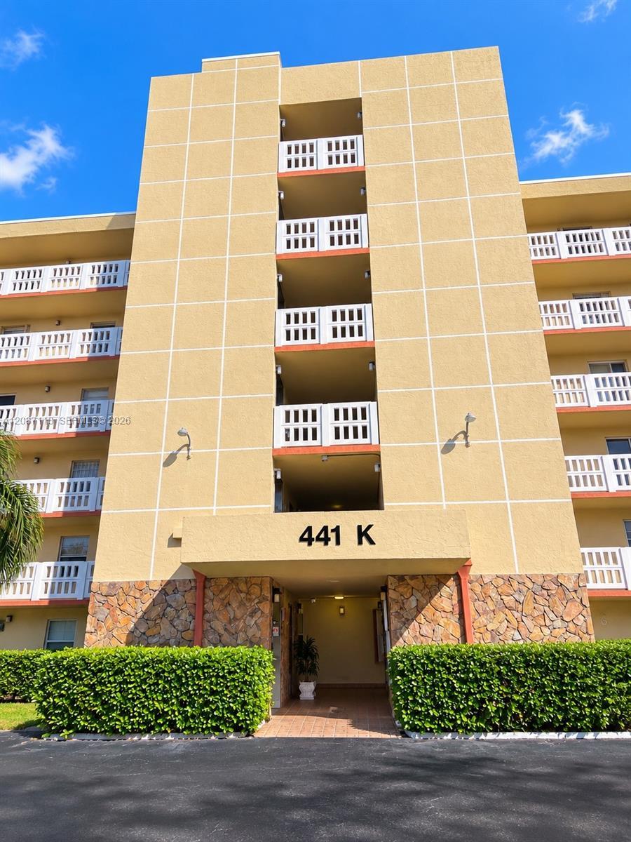 441 SE 3rd St # 408, Dania Beach FL 33004