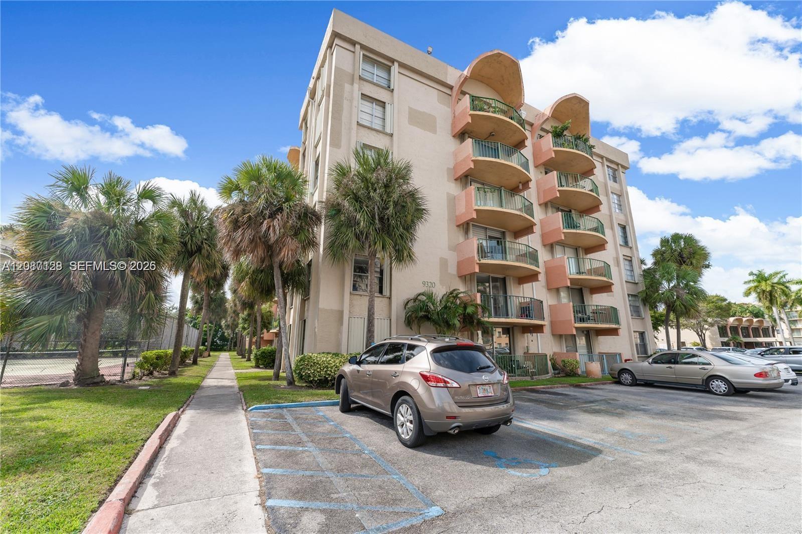 9310 Fontainebleau Blvd # 606, Miami FL 33172