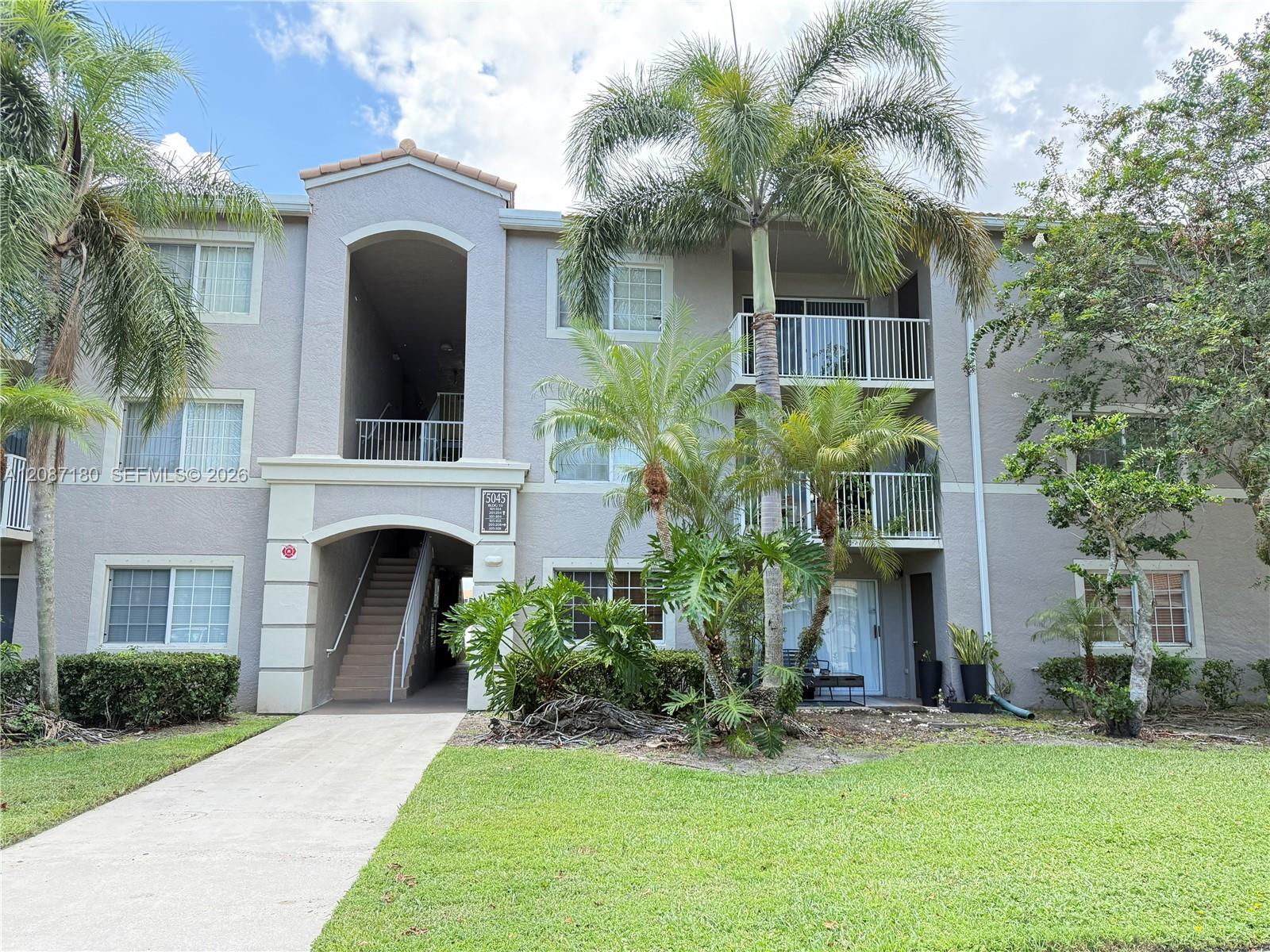 5045 Wiles Rd # 303, Coconut Creek FL 33073