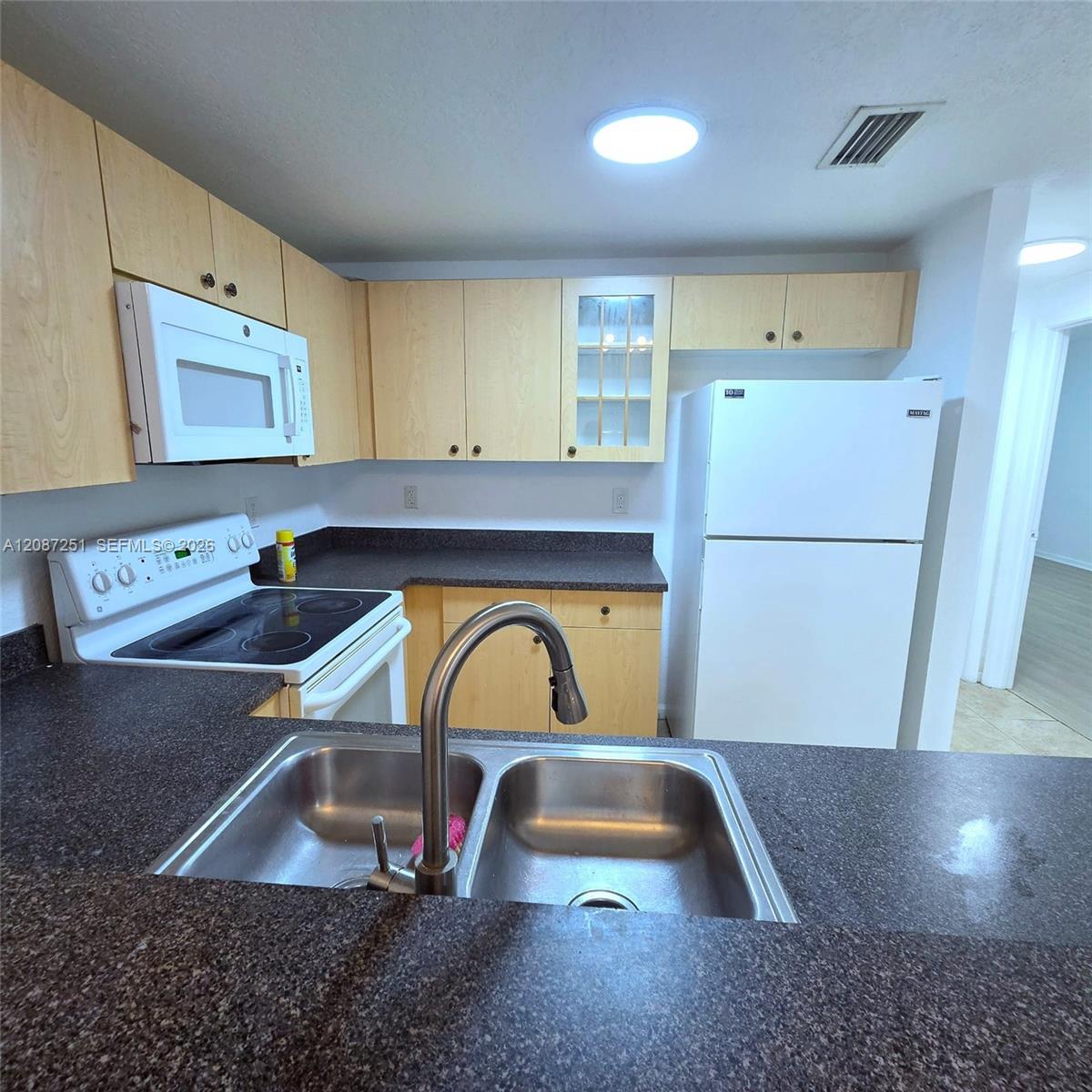 2901 Riverside Dr # 203, Coral Springs FL 33065