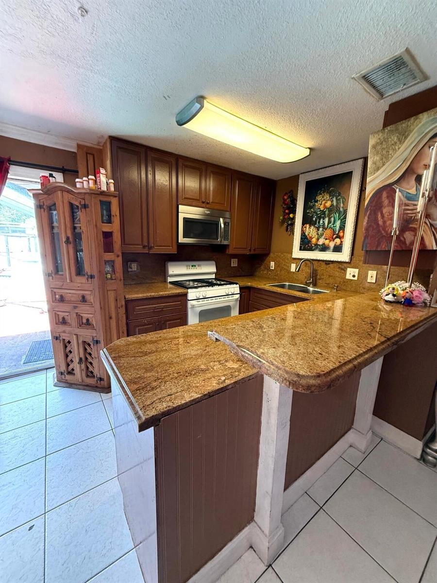 1441 W Central Street, Lantana FL 33462