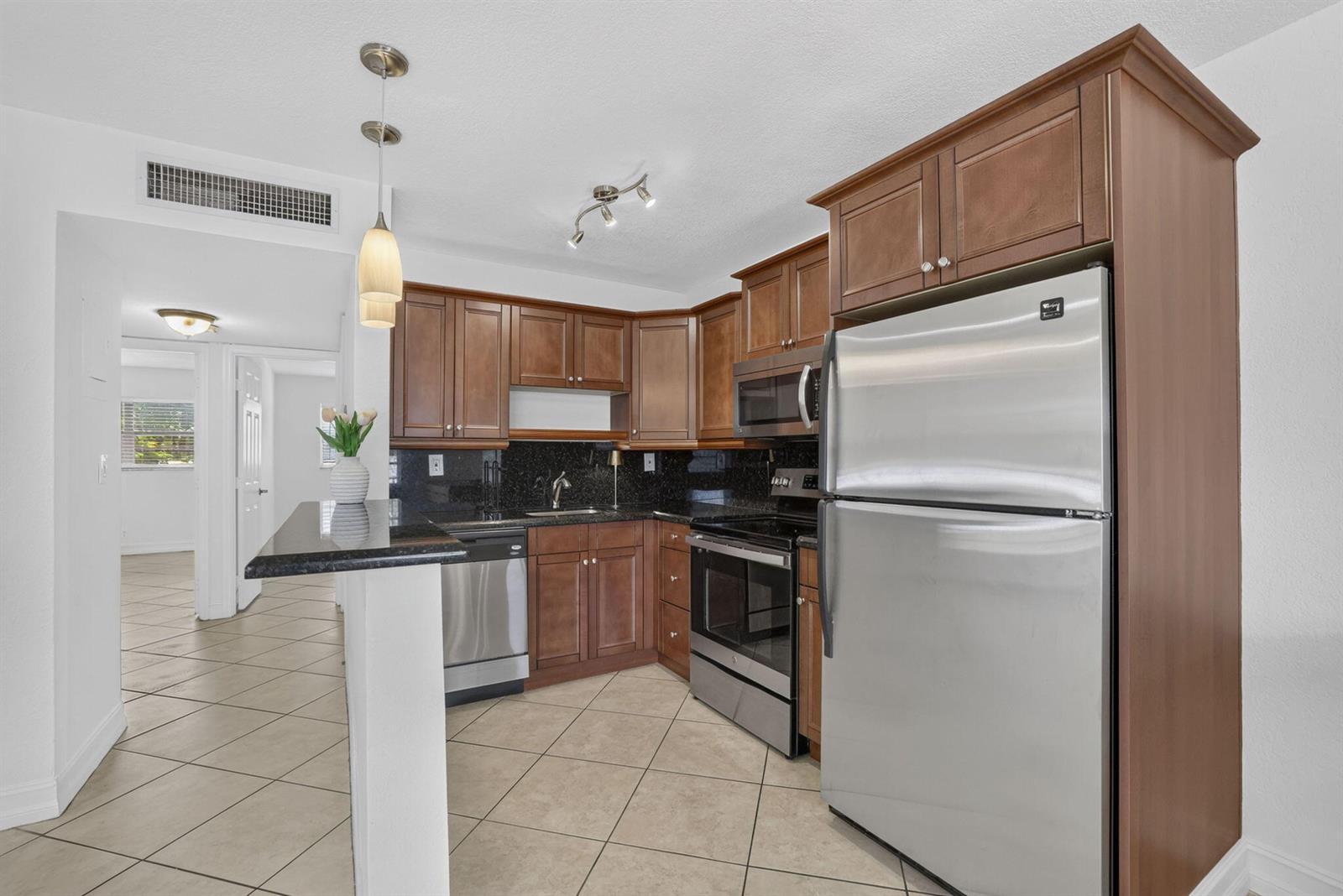 4051 NE 13TH Avenue NE # 3, Oakland Park FL 33334