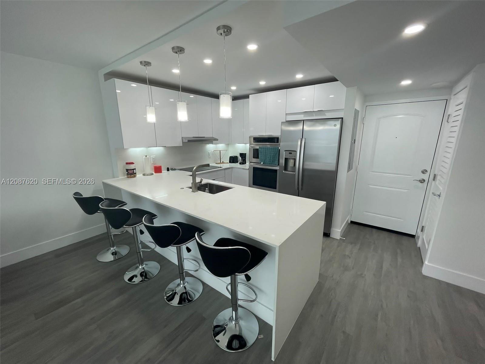 100 Bayview Dr # 1123, Sunny Isles Beach FL 33160