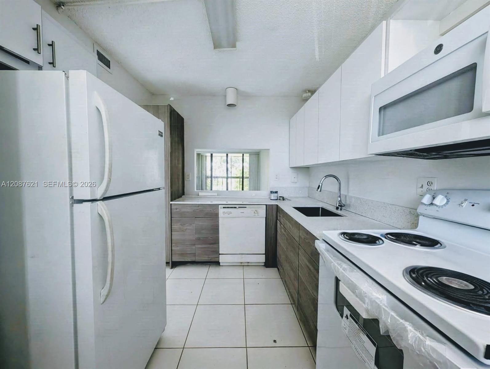 8429 Forest Hills Dr # 305, Coral Springs FL 33065