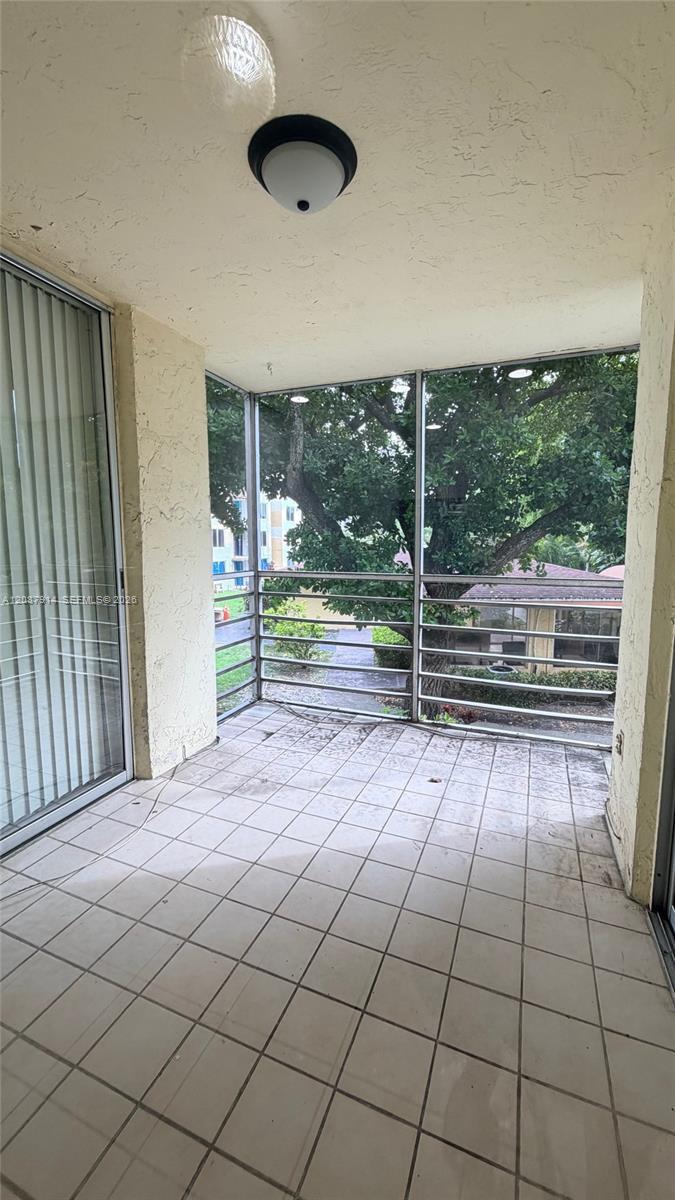 17890 W Dixie Hwy 215 Hwy # 215, North Miami Beach FL 33160
