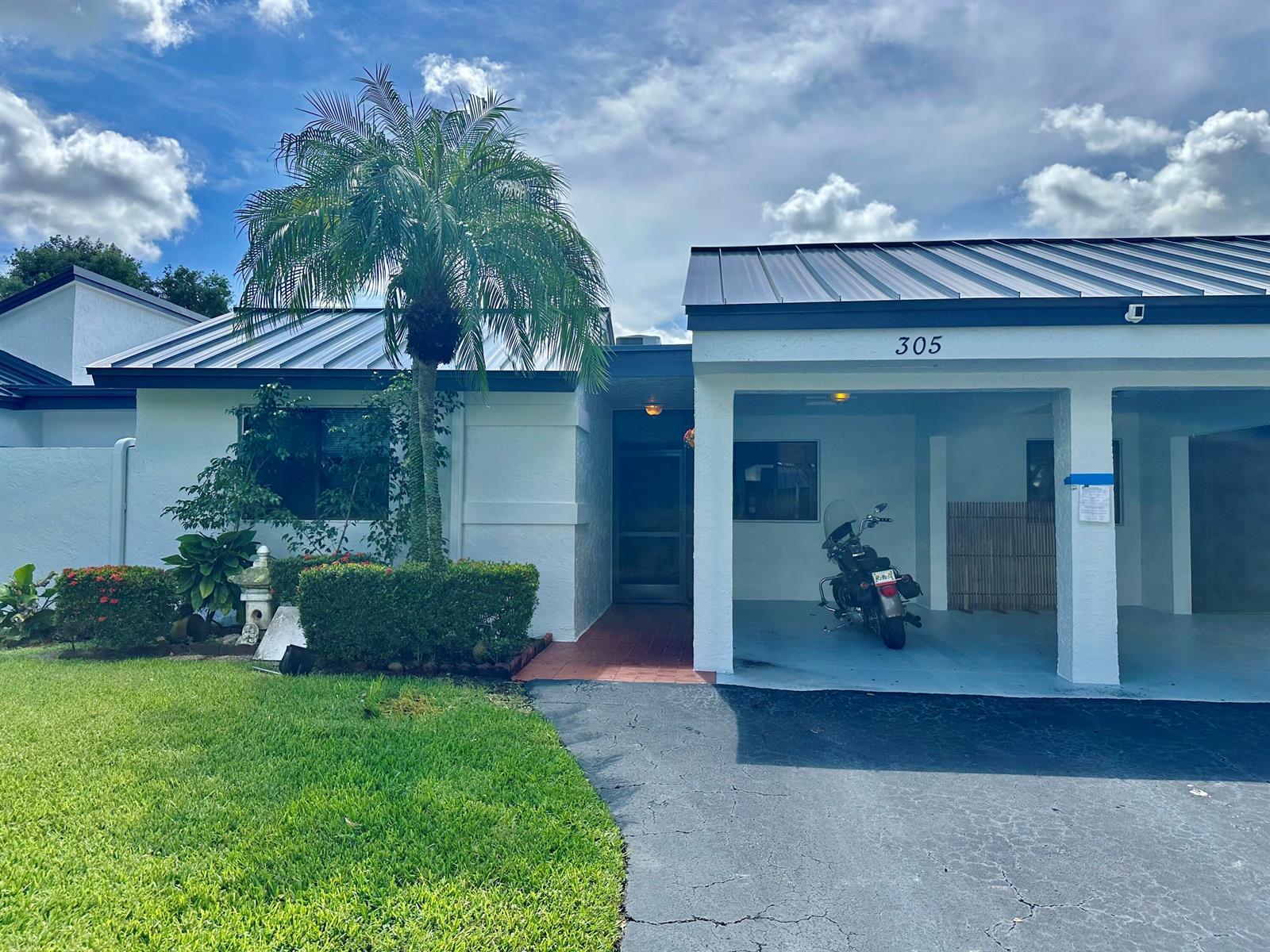 305 Lakeside Court, Sunrise FL 33326