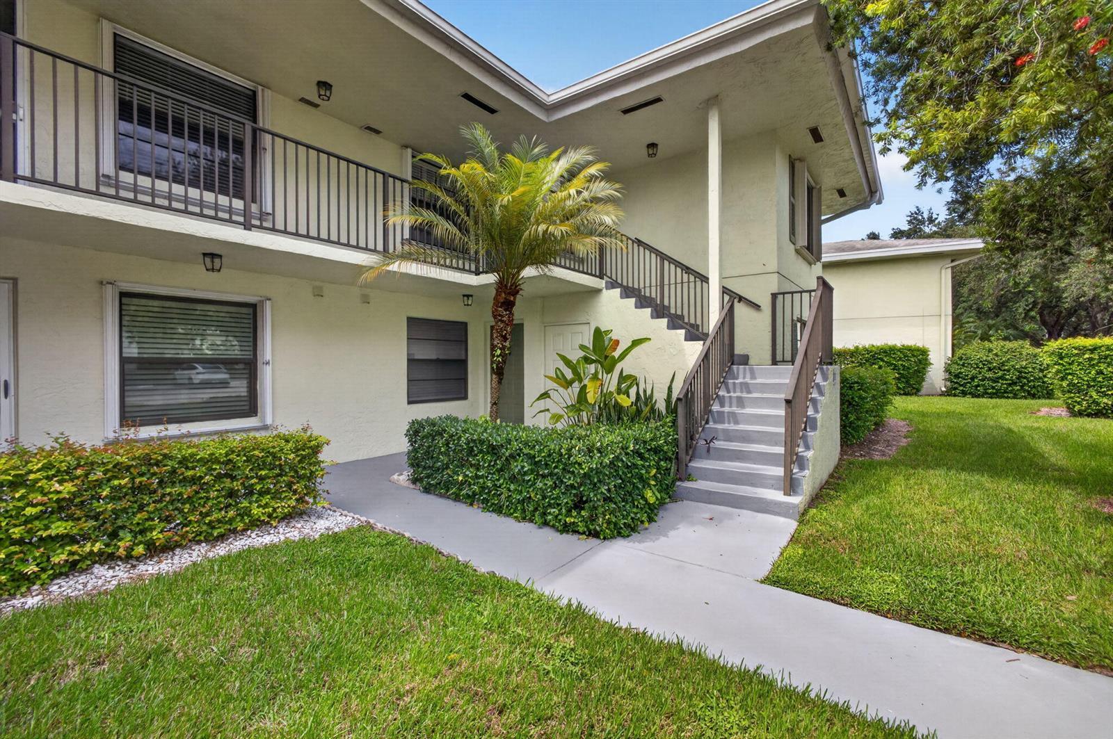 1701 Sabal Ridge Circle # D, Palm Beach Gardens FL 33418