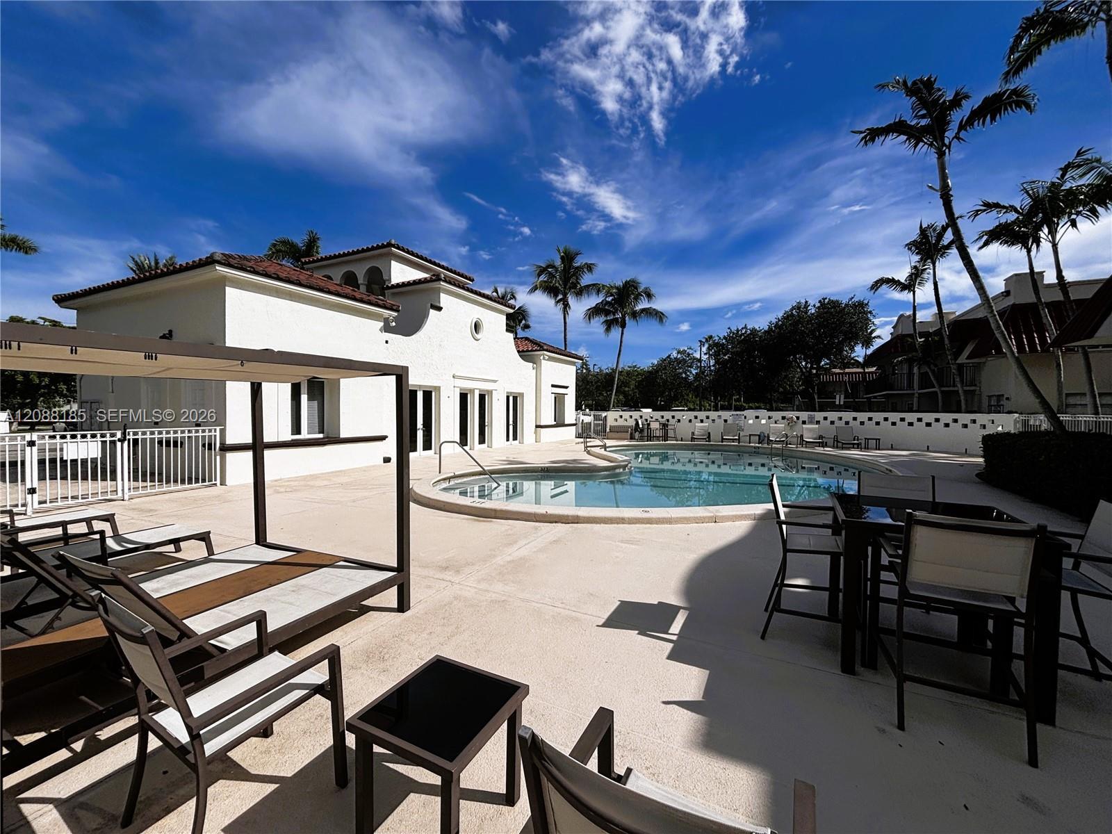 6703 N Kendall Dr # 405, Pinecrest FL 33156