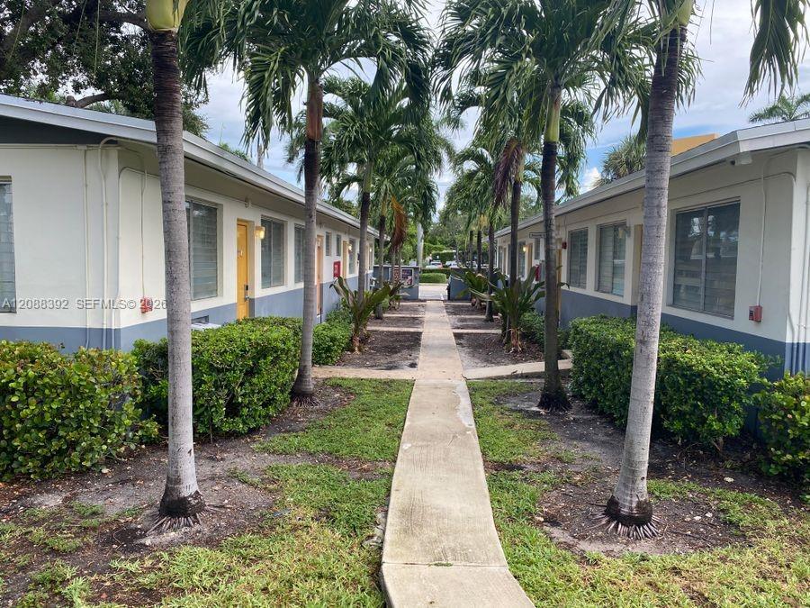 1640 NE 127 st # 404, North Miami FL 33161