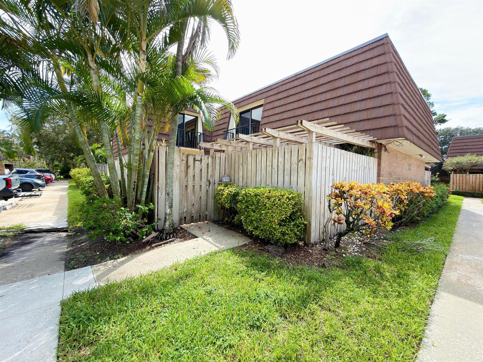 710 7th Lane, Palm Beach Gardens FL 33418