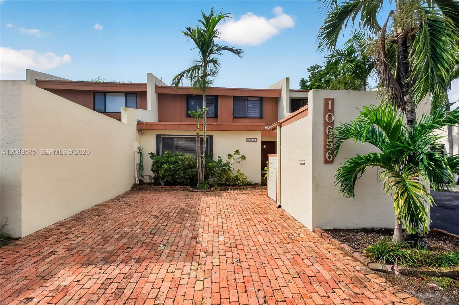 10656 SW 76th Ter, Miami FL 33173