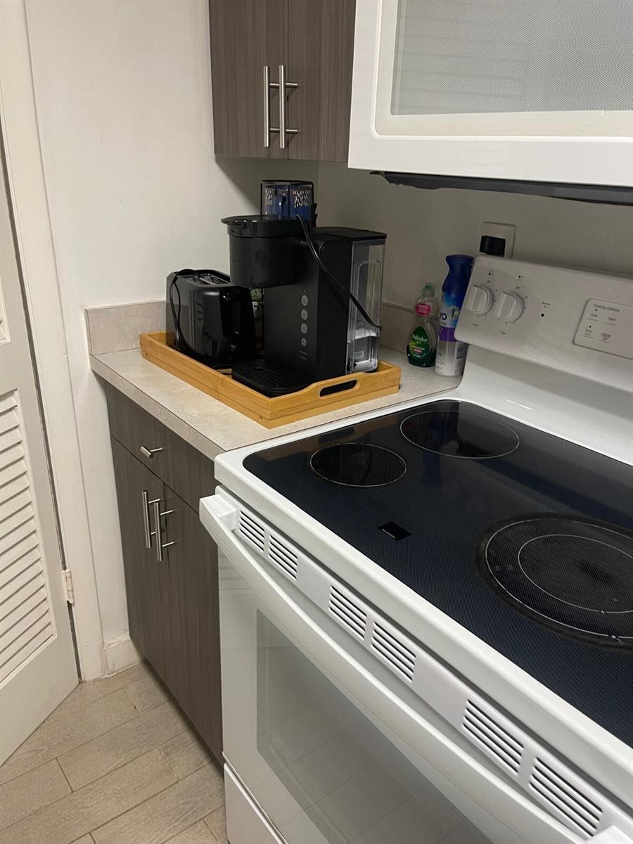 202 LUCERNE Avenue # 11, FL 33460