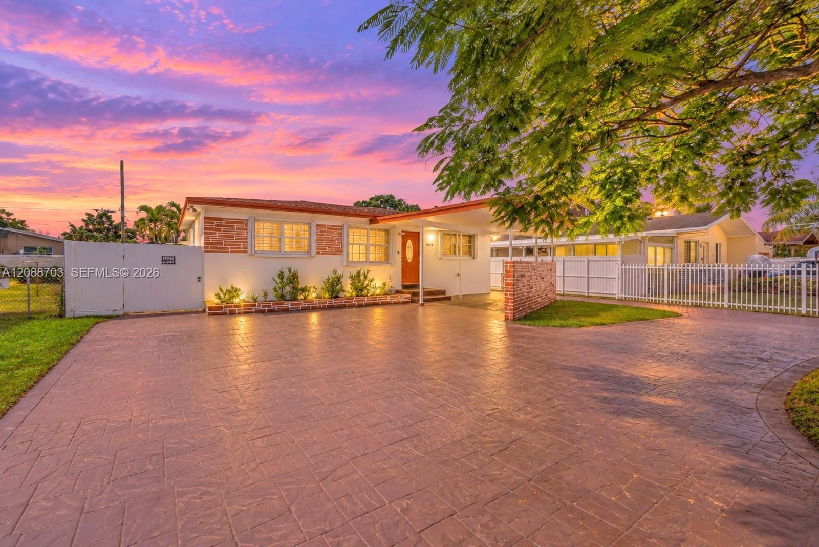 6508 Plunkett St, Hollywood FL 33023