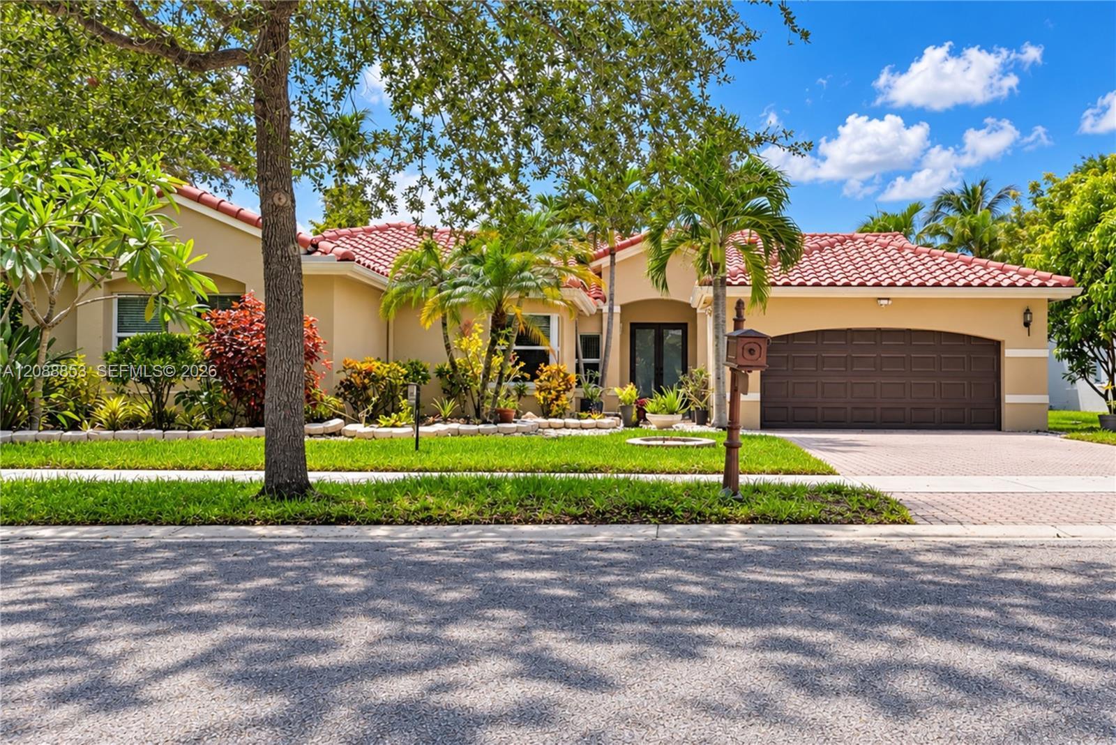 523 Stonemont Dr, Weston FL 33326