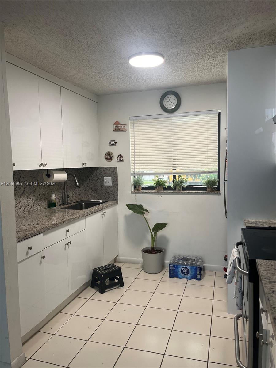 2745 W 62 # 202, Hialeah FL 33016