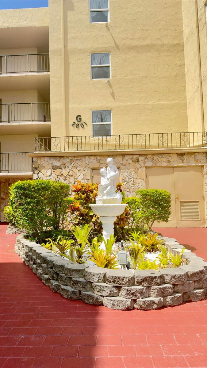 2801 SOMERSET Drive # 201, Lauderdale Lakes FL 33311