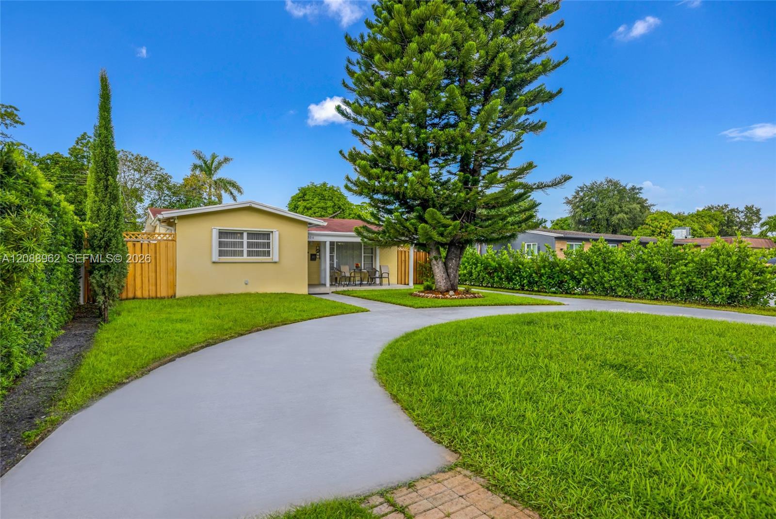 304 SW 68th Ave, Pembroke Pines FL 33023