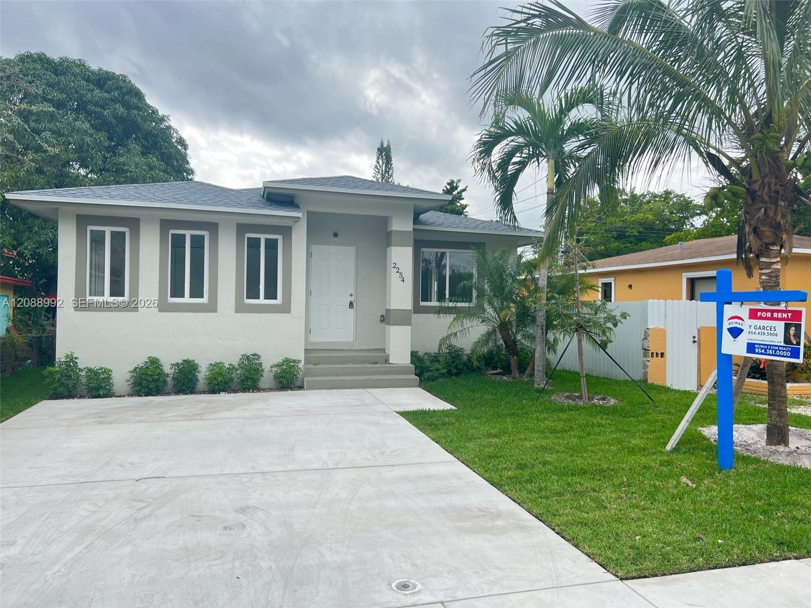 2254 Cody St, Hollywood FL 33020