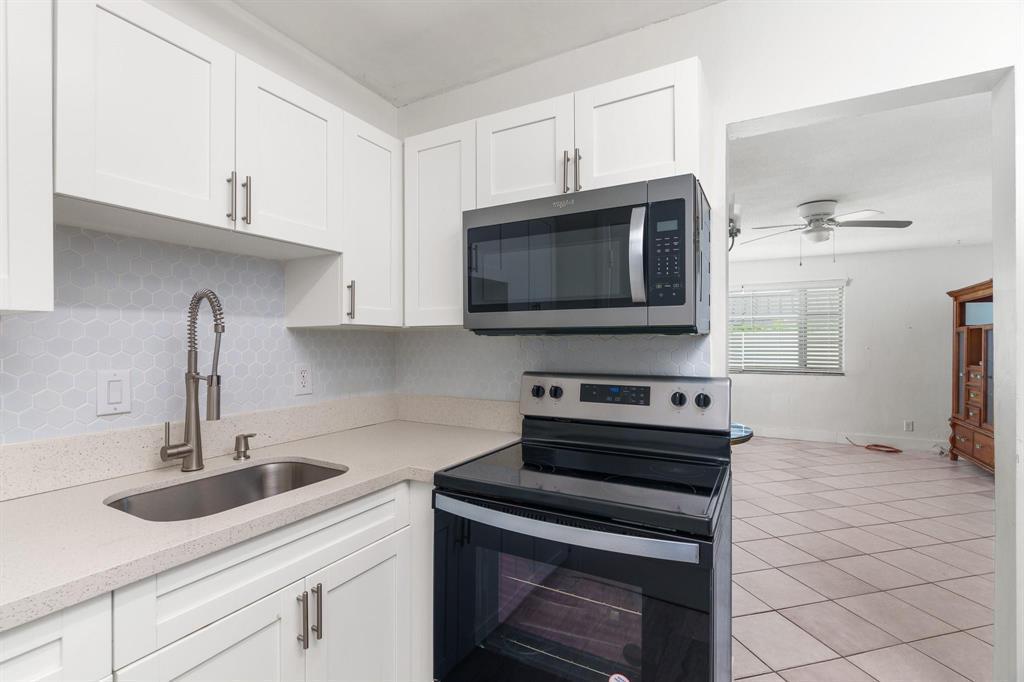 418 S CYPRESS Road # 106, Pompano Beach FL 33060