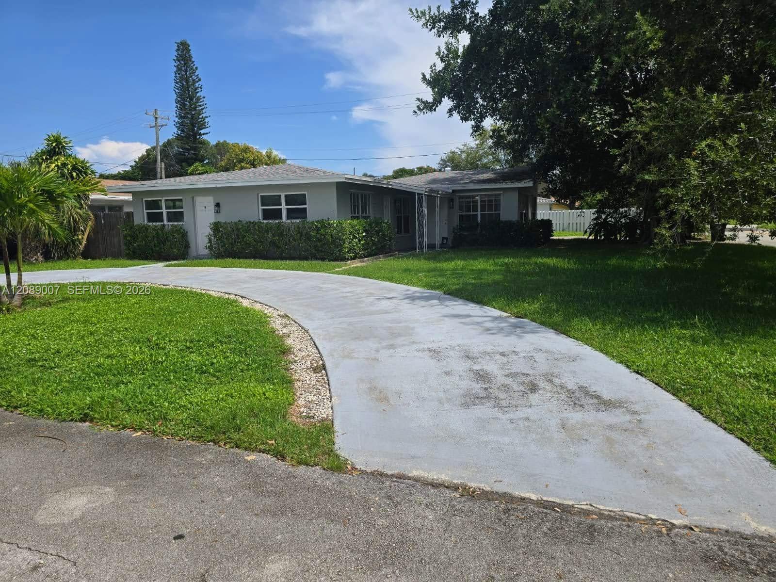 2500 NE 19th Ave # 1, Lighthouse Point FL 33064